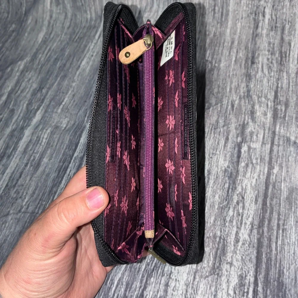 Anuschka Hand Painted Leather RFID Zip Wallet Cleopatra's Leopard - Picture 4 of 8
